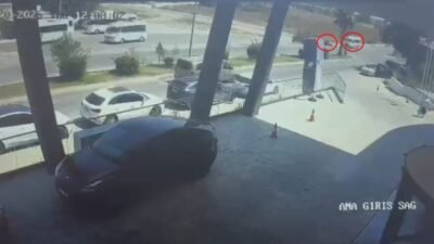 Antalya’nın Manavgat ilçesinde tur minibüsü ile motosikletin çarpışması sonucu meydana