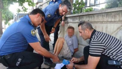 Antalya’nın dünyaca ünlü Konyaaltı Sahili’nde denize giren yabancı turistlerin çanta
