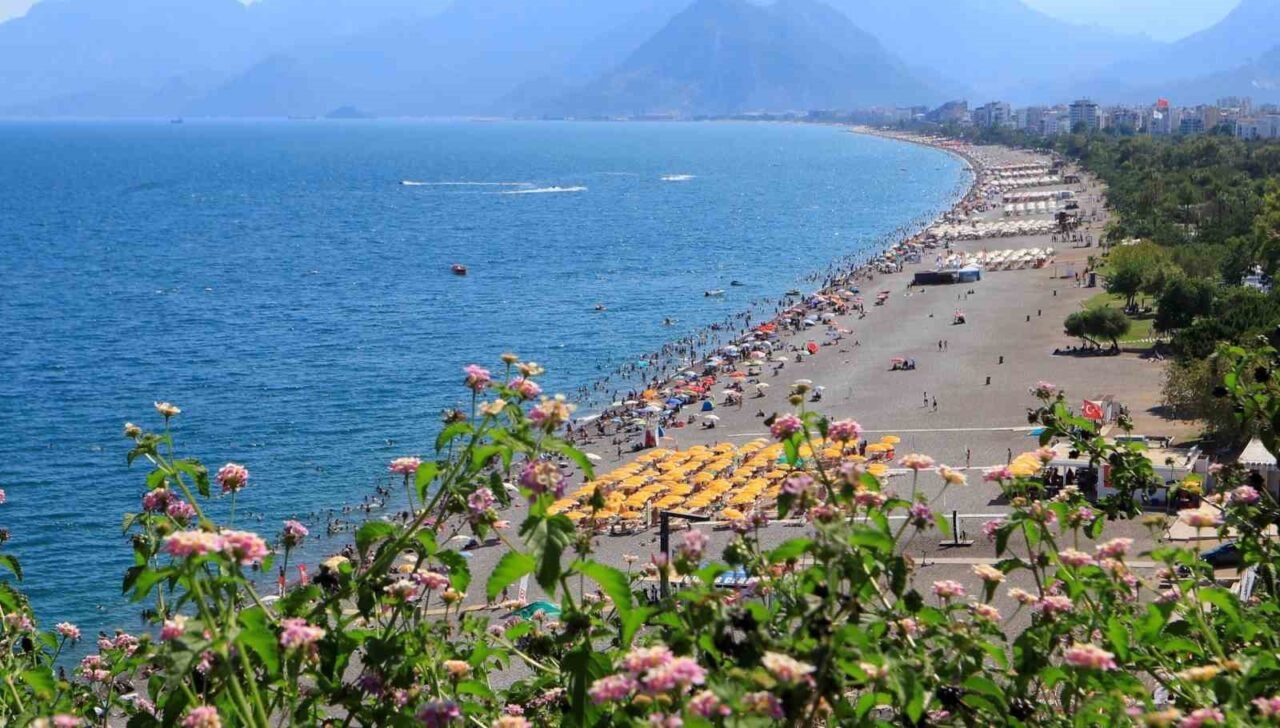 Antalya’da 1 Ağustos’ta 103 bin 200 yabancı ziyaretçiyle 2026 yılının