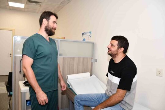 Uzun zamandır yemek yerken takılma, yutma güçlüğü ve göğüs ağrısı