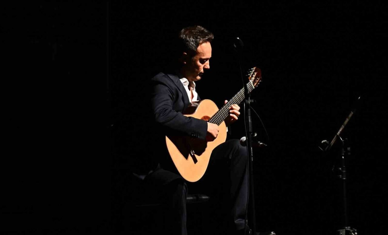 Muratpaşa'da 15. Antalya Gitar Festivali kapanış konseri