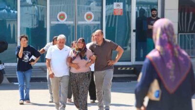 Antalya’nın Manavgat ilçesinde hafif ticari aracın çaptıktan sonra olay yerinden