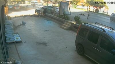 Antalya’nın Alanya ilçesinde kontrolden çıkan otomobilin önce yolun karşısına geçmeye