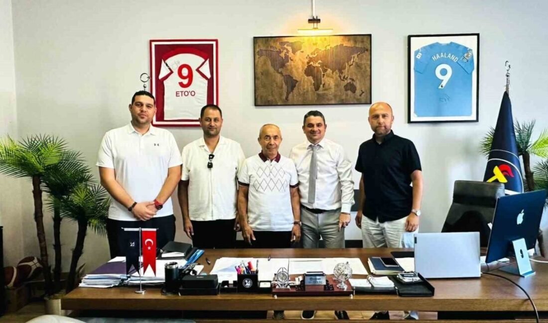 Antalya’da, 77 yaşında triatlona devam eden ve yaşam boyu sporu