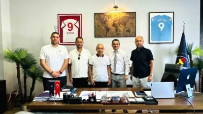 Antalya’da, 77 yaşında triatlona devam eden ve yaşam boyu sporu