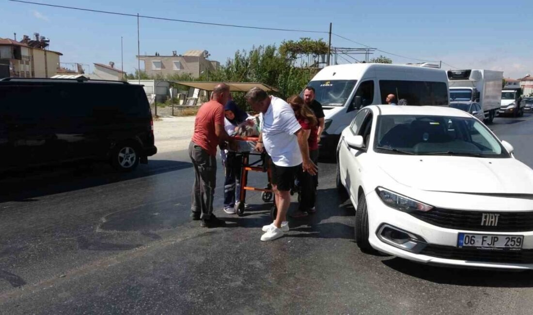 Antalya’nın Manavgat ilçesinde akaryakıt tankerinin otomobille çarpışması sonucu meydana gelen