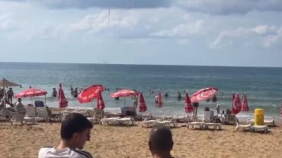 Alanya İncekum’da hortum sabah saatlerinde deniz üzerinde oluştu. Kıyıdan net
