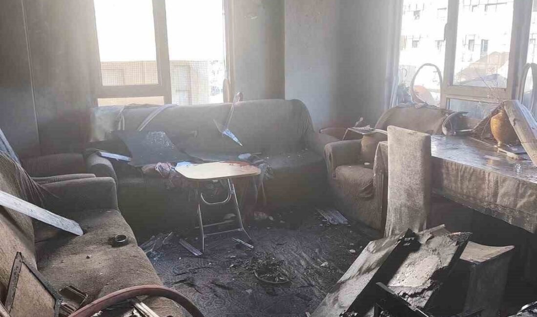 Antalya’nın Alanya ilçesinde 5 katlı apartmanın en üst katındaki dairede