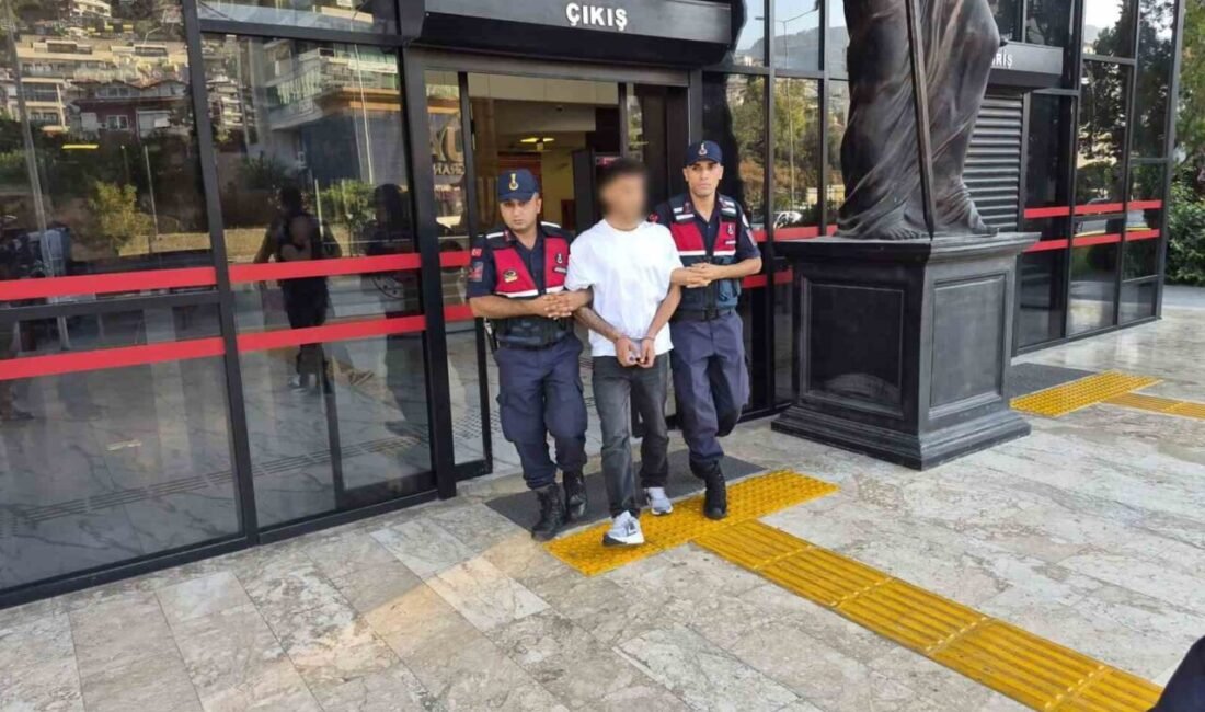 Antalya’nın Alanya ilçesinde gece saatlerinde trafik uygulaması sırasında polise silah