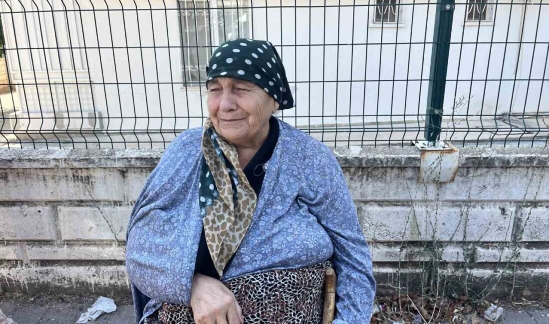Antalya’nın Kepez ilçesinde otluk alanda çıkan ve rüzgarın etkisiyle hızla