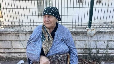 Antalya’nın Kepez ilçesinde otluk alanda çıkan ve rüzgarın etkisiyle hızla
