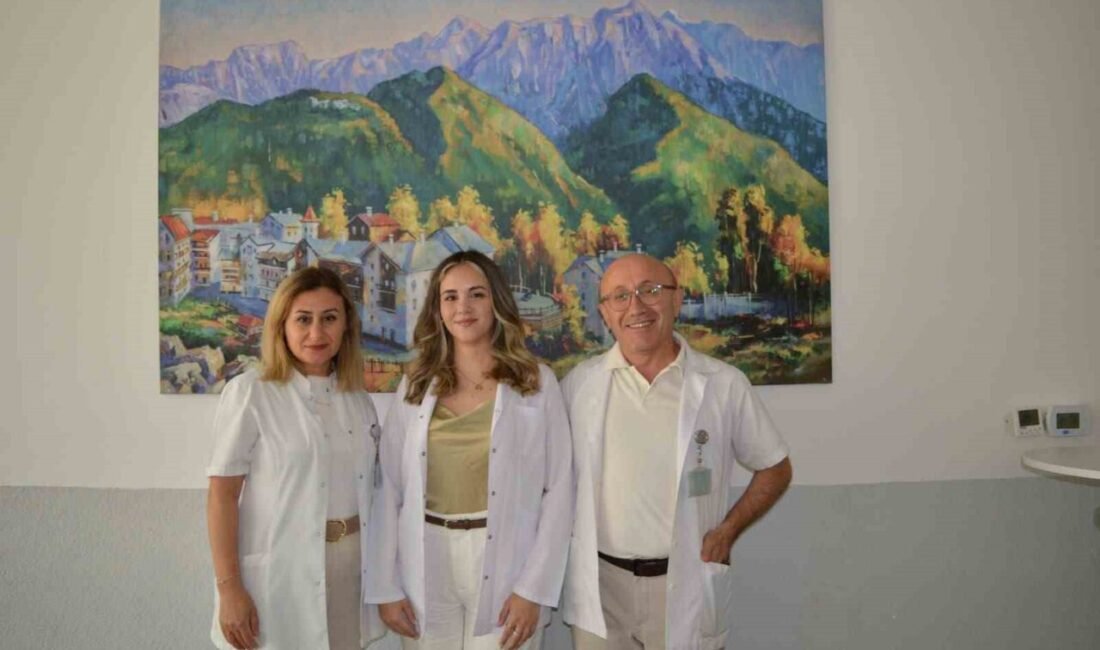 Finike Devlet Hastanesi’nde uzun yıllardır görev yapan Sağlık Memuru İsa