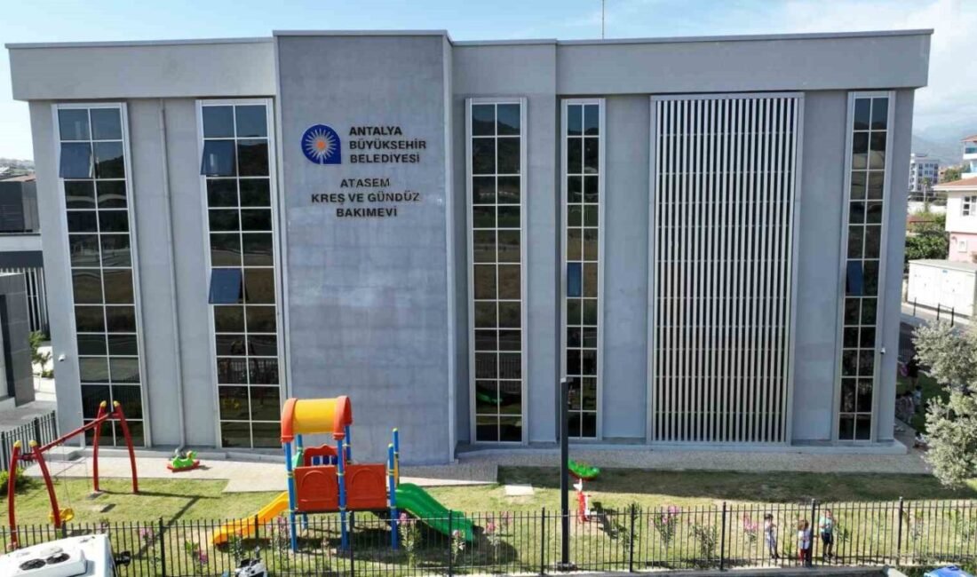 Antalya Büyükşehir Belediyesi, çocukların ve öğrencilerin eğitim hayatını destekleyen sosyal