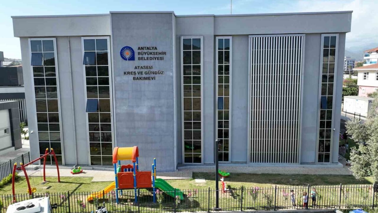 Antalya Büyükşehir Belediyesi, çocukların ve öğrencilerin eğitim hayatını destekleyen sosyal