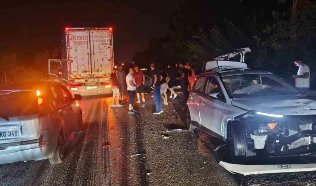 Antalya’nın Serik ilçesinde, 4 aracın karıştığı zincirleme trafik kazası meydana