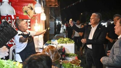 Antalya’da Türkiye’nin dört bir yanından kültürleri, yöresel lezzetleri, halk danslarını