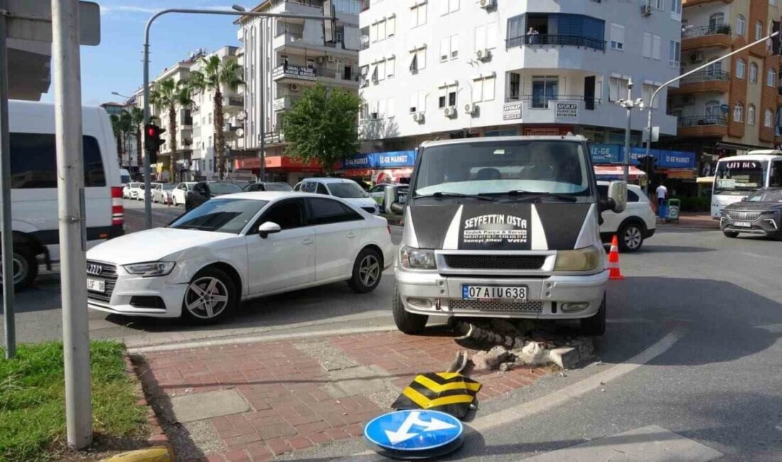 Antalya’nın Manavgat ilçesinde kapalı kasa kamyonet ile otomobil çarpıştı. Kaza