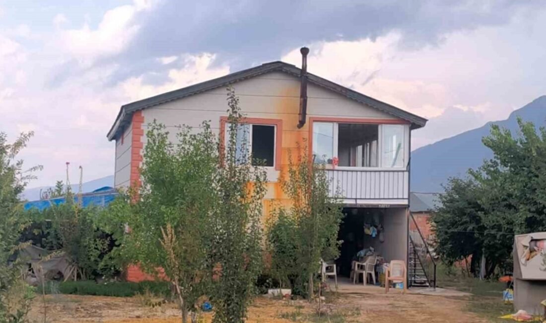 Antalya’nın Korkuteli ilçesinde bir kişi boşanma aşamasında olduğu belirtilen eşi