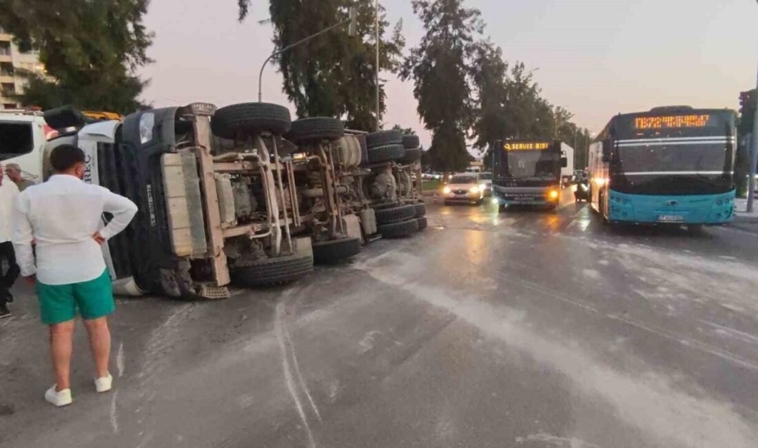 Antalya’da kavşaktan sola dönüş yaptığı sırada devrilen beton mikserinin sürücüsü