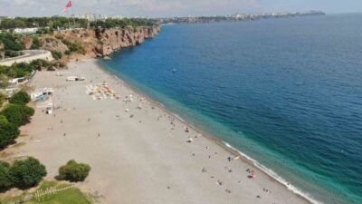 Türkiye’nin birçok noktasında sonbaharın etkileri hissedilmeye başlarken, Antalya kent merkezinde