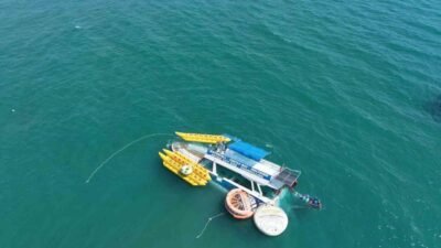 Antalya’nın Manavgat ilçesinde günübirlik turist taşımacılığı yapan fiber tekne, arızadan