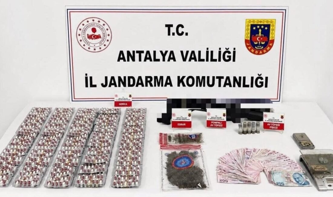 Antalya’nın Kepez ve Döşemealtı ilçelerinde düzenlenen uyuşturucu operasyonunda 6 kilo