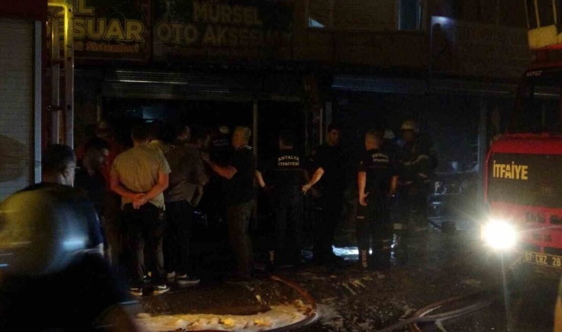 Antalya’nın Kepez ilçesinde otomobil aksesuarı ve otomobil boyası satan iki