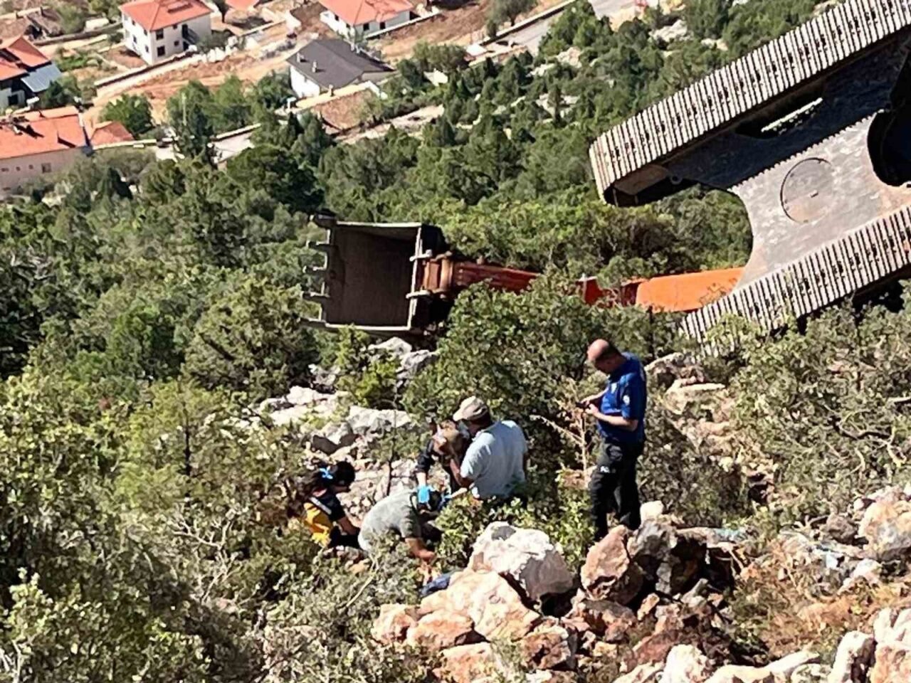 Antalya’nın Akseki ilçesinde rüzgar türbini yapılması amacıyla dağlık alanda yol