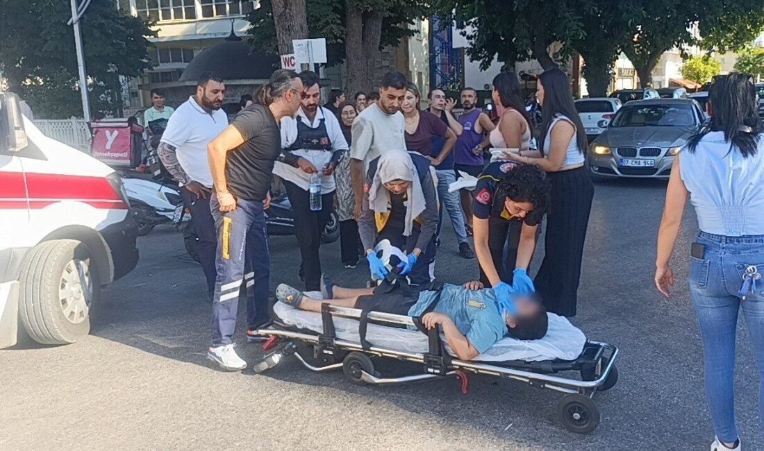 Antalya’nın Manavgat ilçesinde motosiklet ile otomobilin çarpışması sonucu meydana gelen