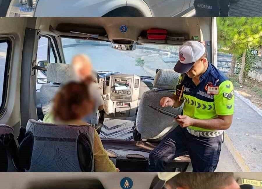 Antalya’da jandarma ekiplerince okul servis araçlarına yönelik gerçekleştirilen denetimlerde 3