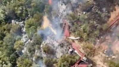Antalya’nın Kepez ilçesi Kızıllı Mahallesi’nde ormanlık alanda çıkan yangına müdahale