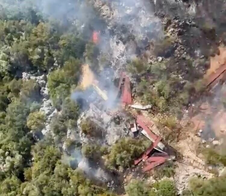 Antalya’nın Kepez ilçesi Kızıllı Mahallesi’nde ormanlık alanda çıkan yangına müdahale