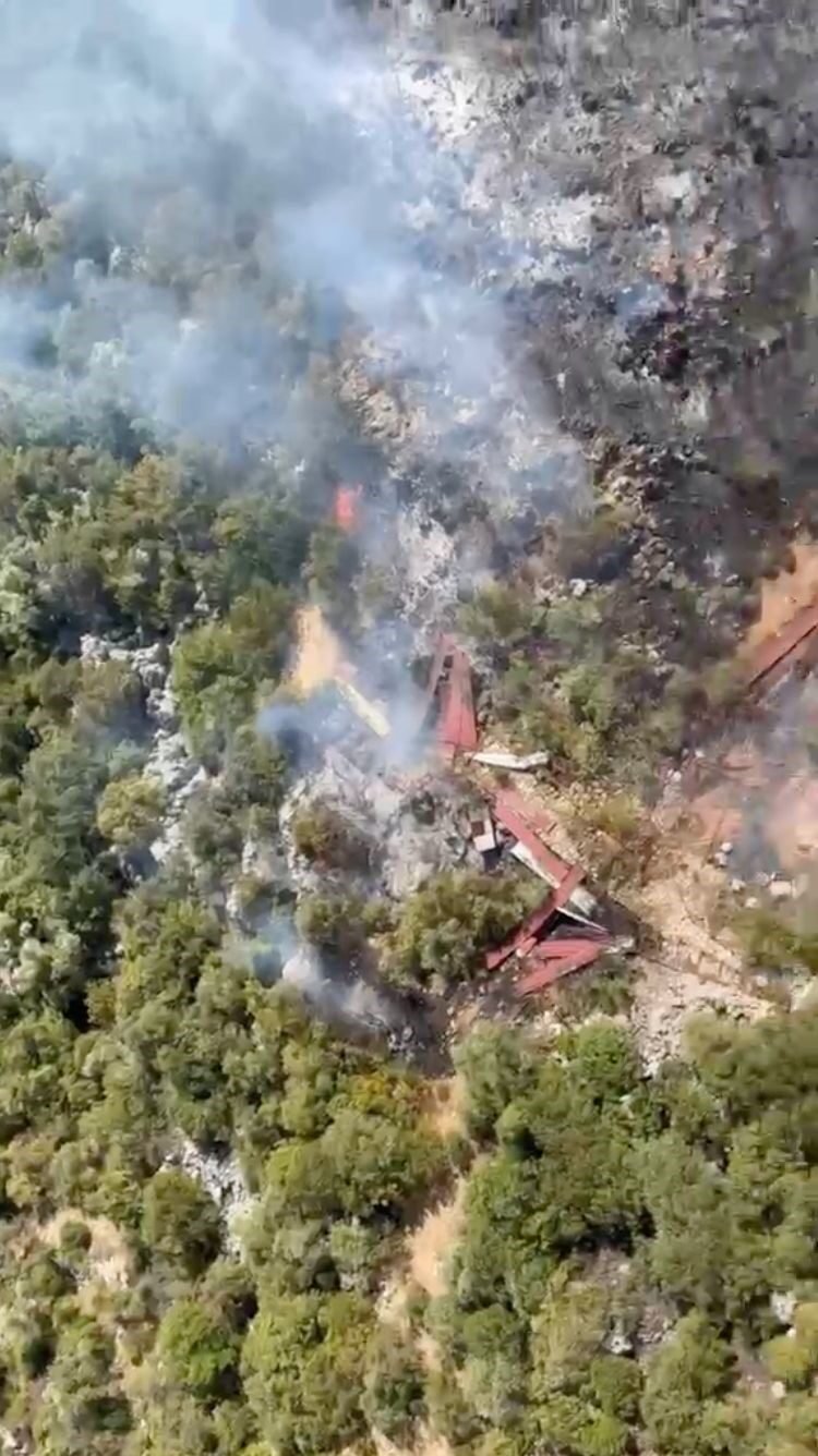 Antalya’nın Kepez ilçesi Kızıllı Mahallesi’nde ormanlık alanda çıkan yangına müdahale