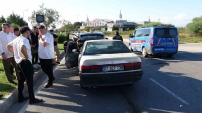 Antalya’nın Manavgat ilçesinde otomobilin önündeki araca arkadan çarpması sonucu meydana