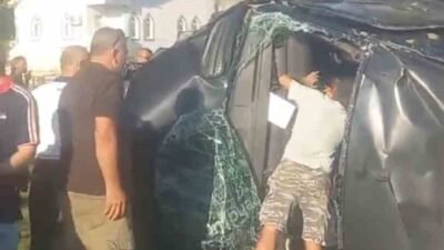 Antalya’nın Manavgat ilçesinde tur minibüsü, kamyonet ve otomobilin karıştığı kazada