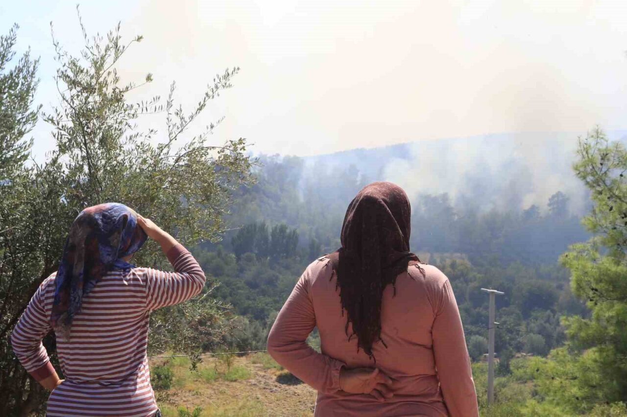 Antalya’nın Aksu ilçesinde başlayan yangında 21 saat geride kalırken vatandaşların
