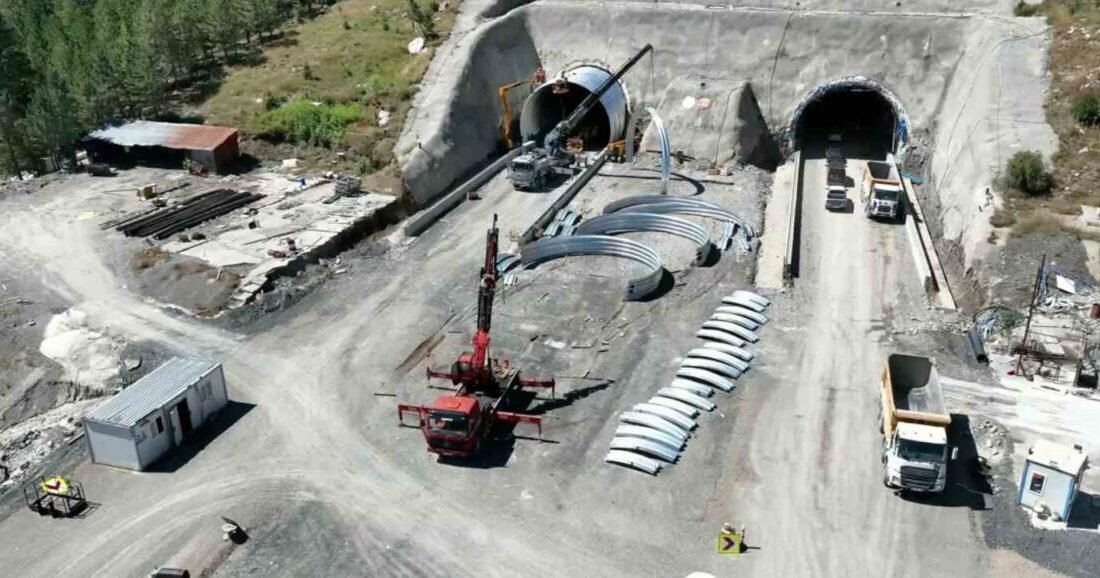 Ulaştırma ve Altyapı Bakanı Abdulkadir Uraloğlu, Konya ile Antalya arasındaki
