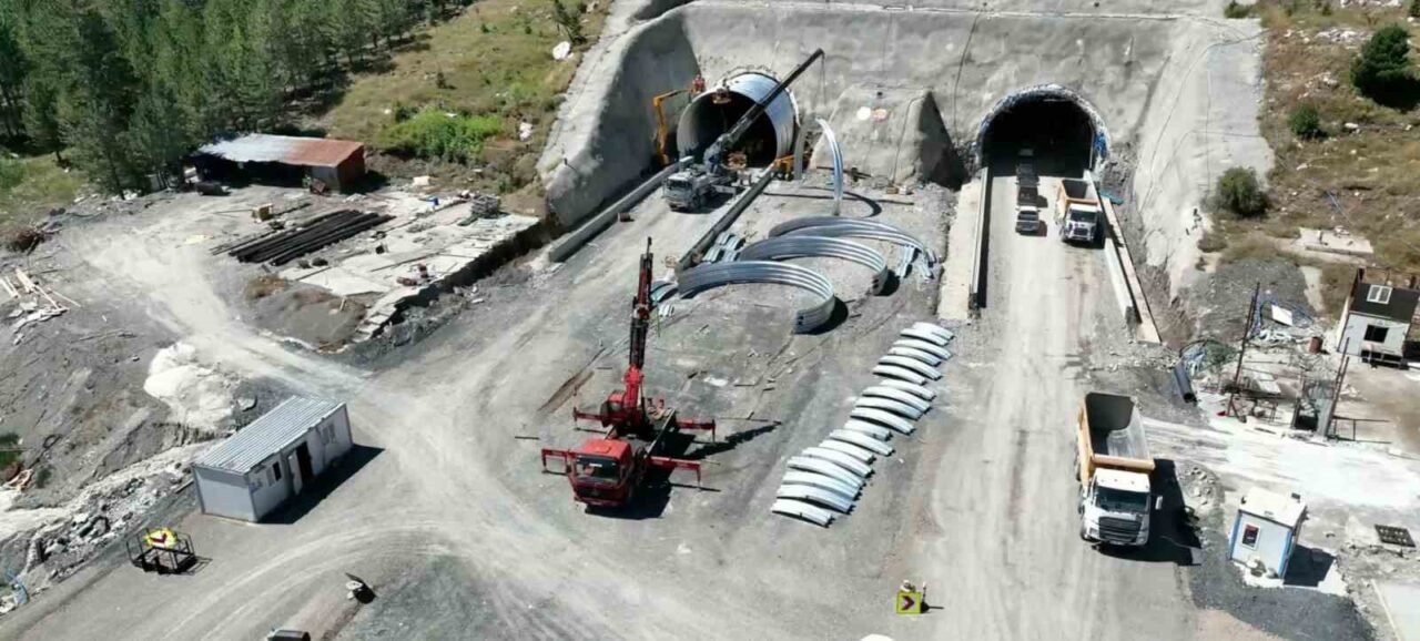 Ulaştırma ve Altyapı Bakanı Abdulkadir Uraloğlu, Konya ile Antalya arasındaki