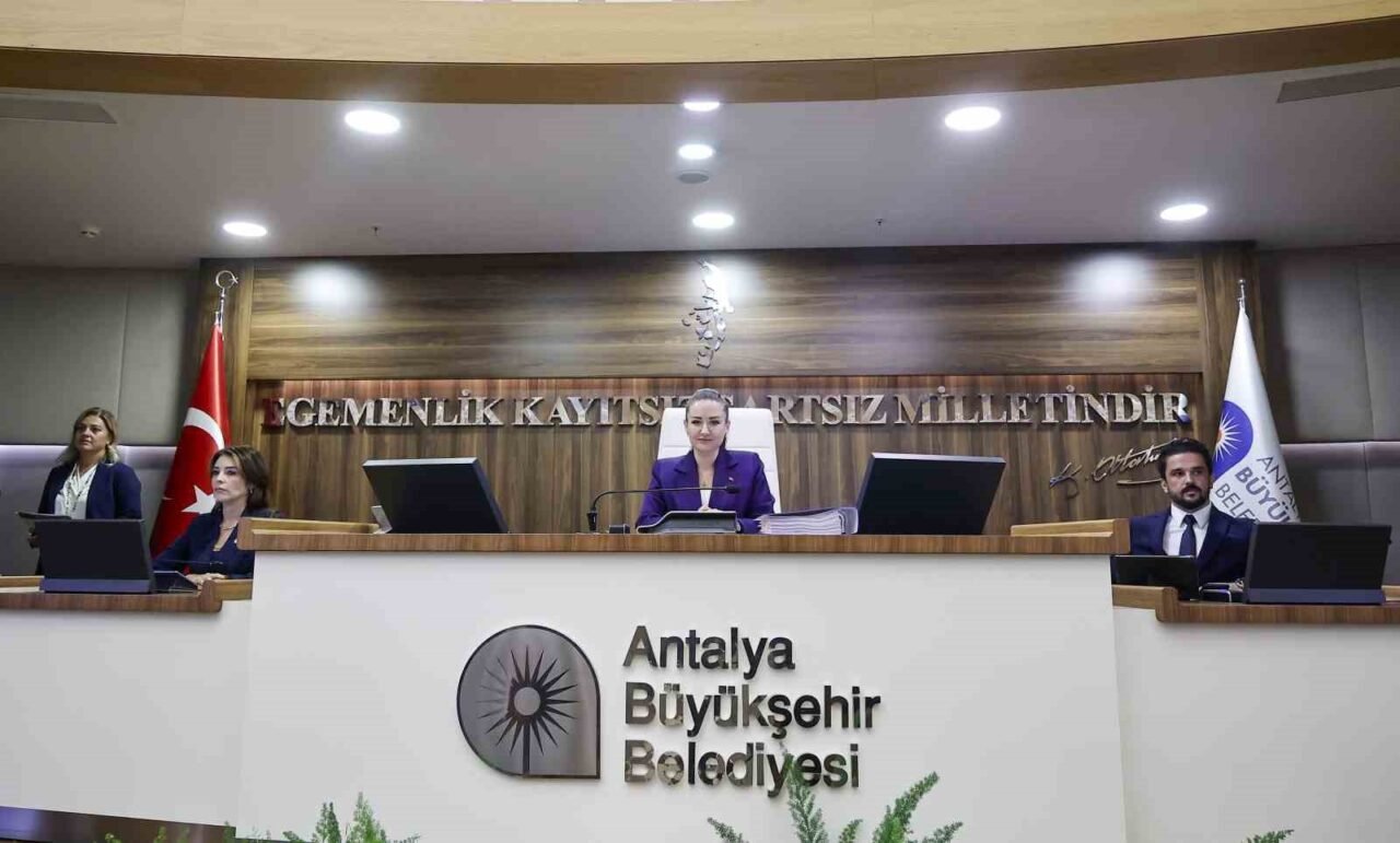 Antalya Büyükşehir Belediye Meclisi Eylül ayı birinci birleşimi gerçekleşti. Başkan