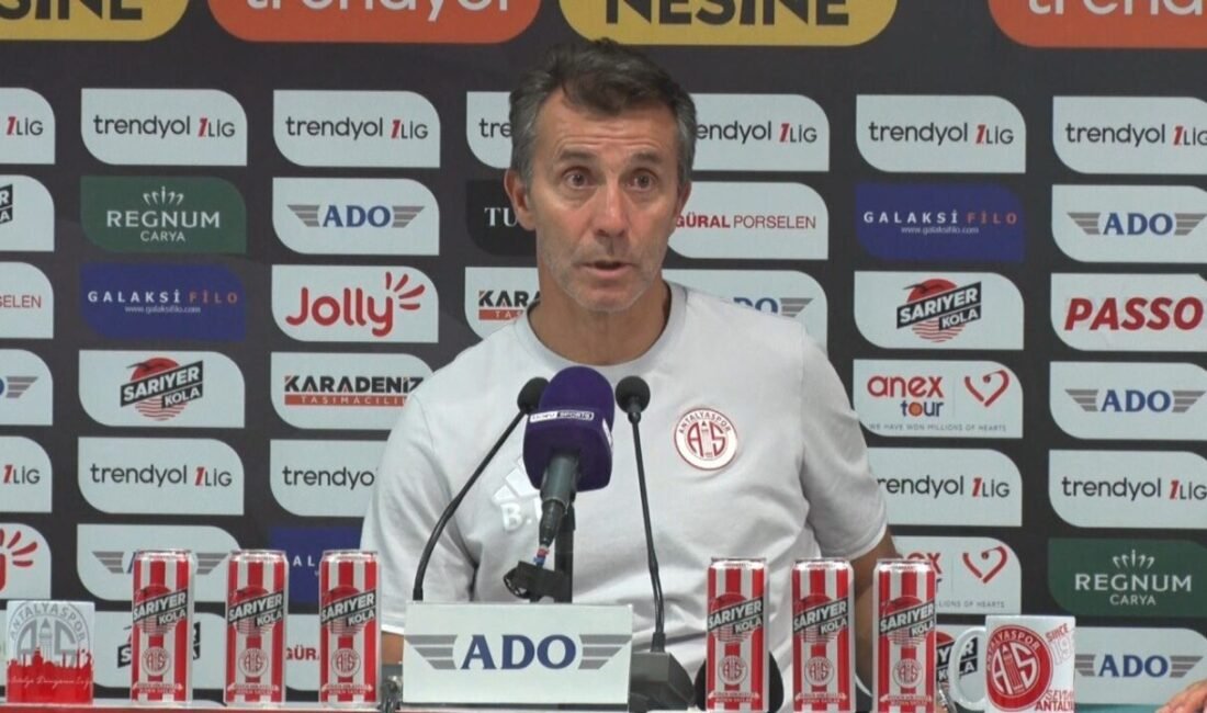 Antalyaspor Teknik Direktörü Bülent Korkmaz, Sivasspor karşılaşmasının ardından yaptığı açıklamada,