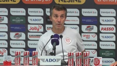 Antalyaspor Teknik Direktörü Bülent Korkmaz, Sivasspor karşılaşmasının ardından yaptığı açıklamada,