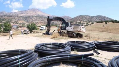 Antalya Büyükşehir Belediyesi Elmalı Yalnızdam Mahallesi’nin tarımsal sulama altyapısını genişletiyor.