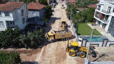 Kepez Belediyesi, Duacı Mahallesi’nde altyapısı tamamlanan sokakları sıcak asfaltla buluşturmak