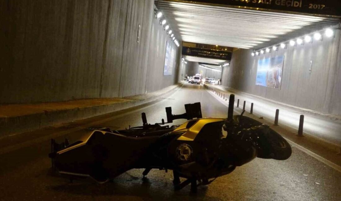 Antalya’da ehliyetini 20 gün önce aldığı öğrenilen 18 yaşındaki genç,