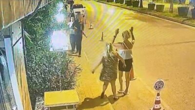 Antalya’nın Manavgat ilçesinde, elinde uzun namlulu silah bulunan bir kişinin