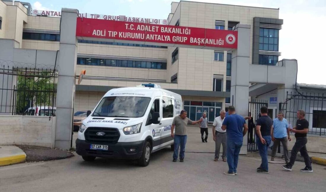 Antalya’nın Korkuteli ilçesinde boşanma aşamasındaki eşi, kayınvalidesi ve kayınpederini silahla