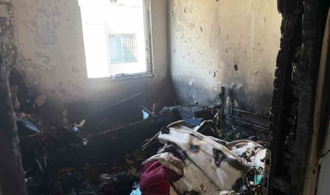 Antalya’nın Serik ilçesinde 3 katlı binanın en üst katındaki evde