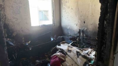 Antalya’nın Serik ilçesinde 3 katlı binanın en üst katındaki evde