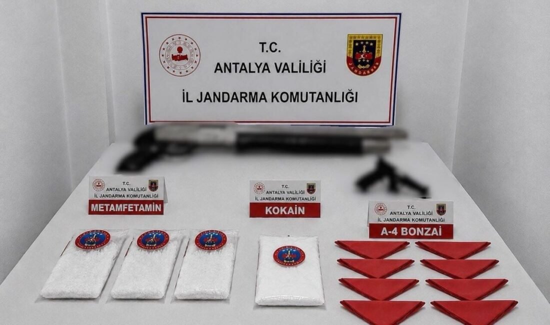Antalya’da İl Jandarma Komutanlığı ekipleri tarafından Kepez ilçesinde yapılan aramada