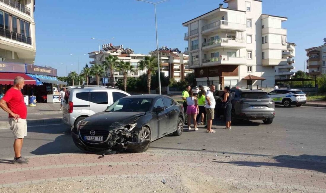 Antalya’nın Manavgat ilçesinde meydana gelen 3 araçlı zincirleme kazada şans